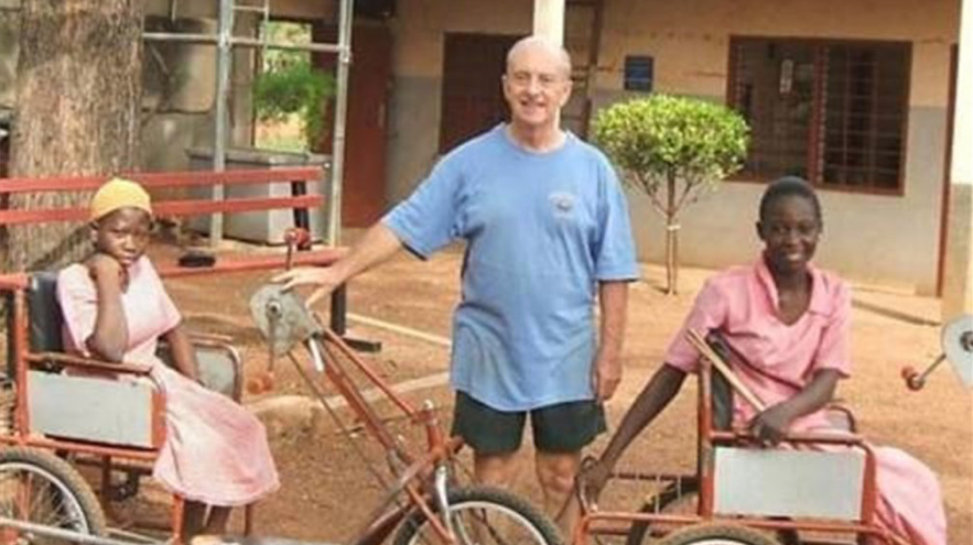 Deporte y solidaridad sobre ruedas en Ghana para las personas con discapacidad.