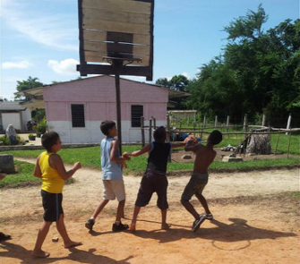Un pequeño lugar de Cuba hace las delicias de un proyecto de voluntariado y deporte a través de un apasionado profesor de Educación Física.